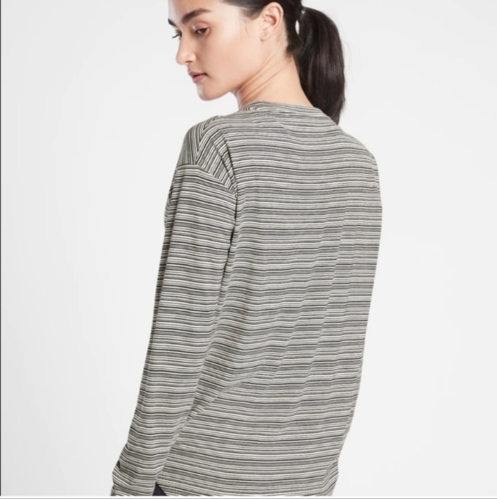 Athleta Cloudlight Stratus Striped Shirt Top Women's Size Medium EUC - Picture 2 of 8